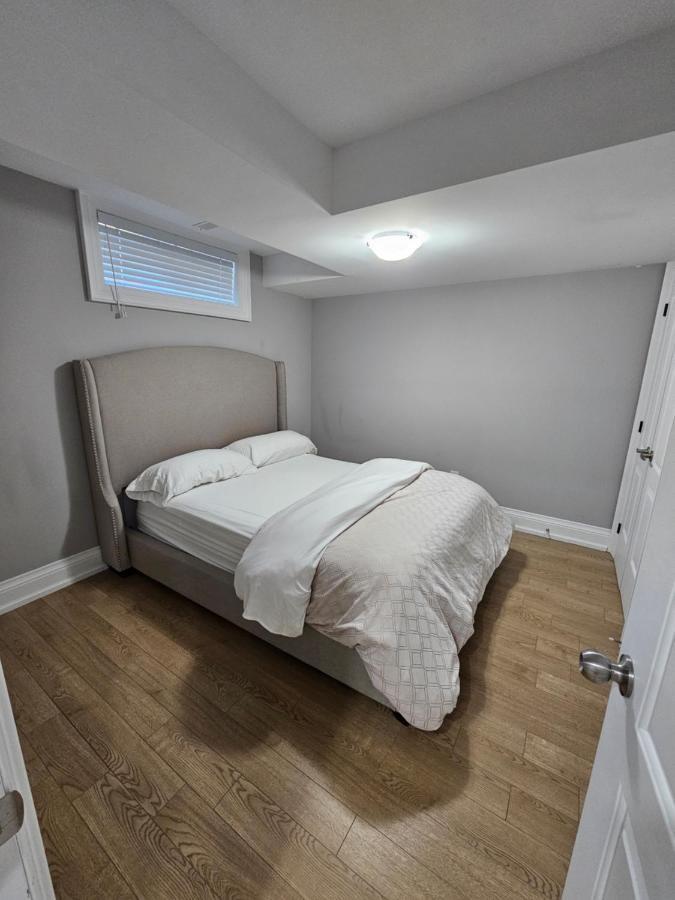 Basement Apartment In Luxury Beach House Toronto Exterior photo