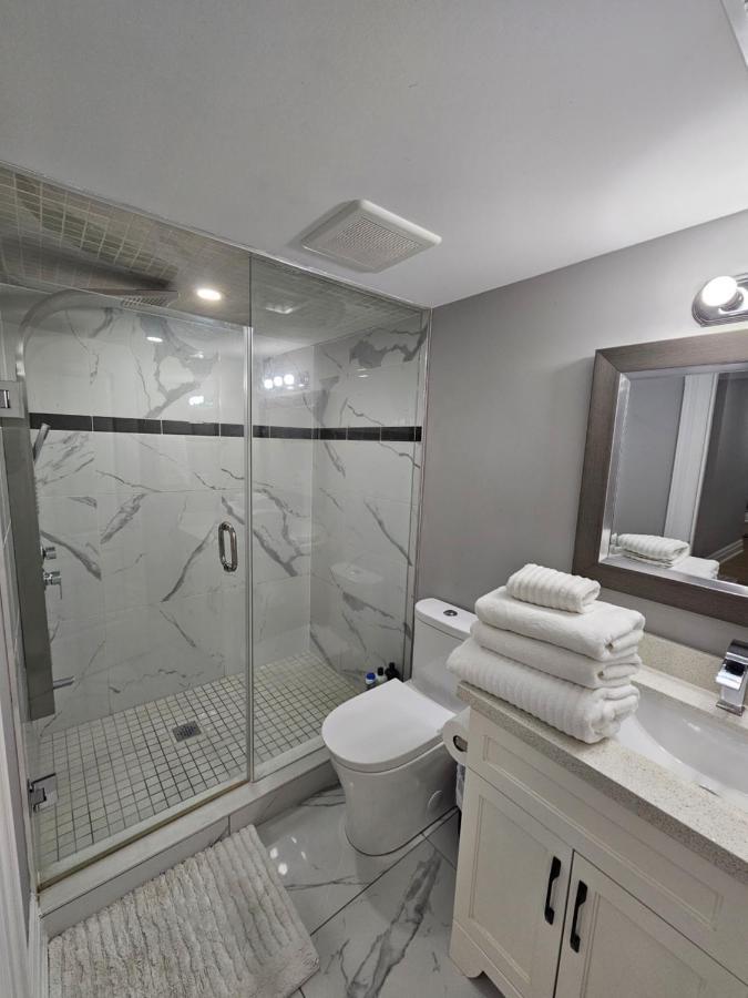 Basement Apartment In Luxury Beach House Toronto Exterior photo