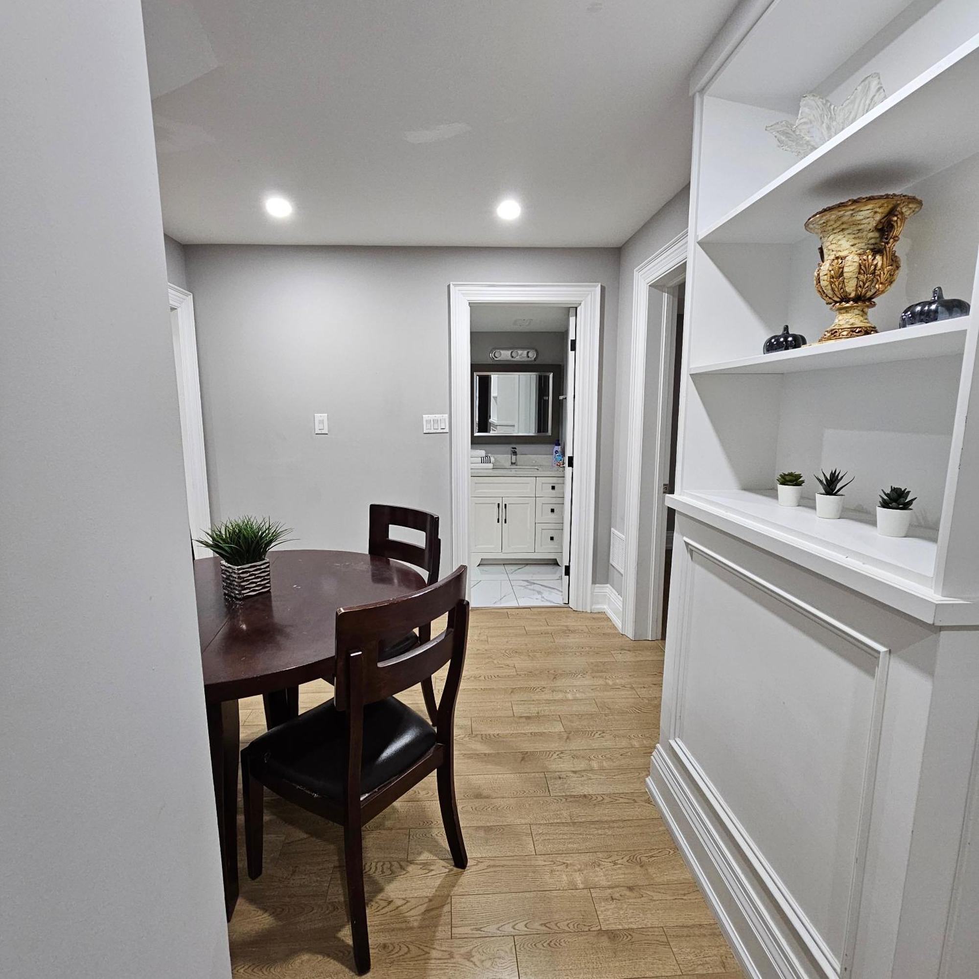 Basement Apartment In Luxury Beach House Toronto Exterior photo