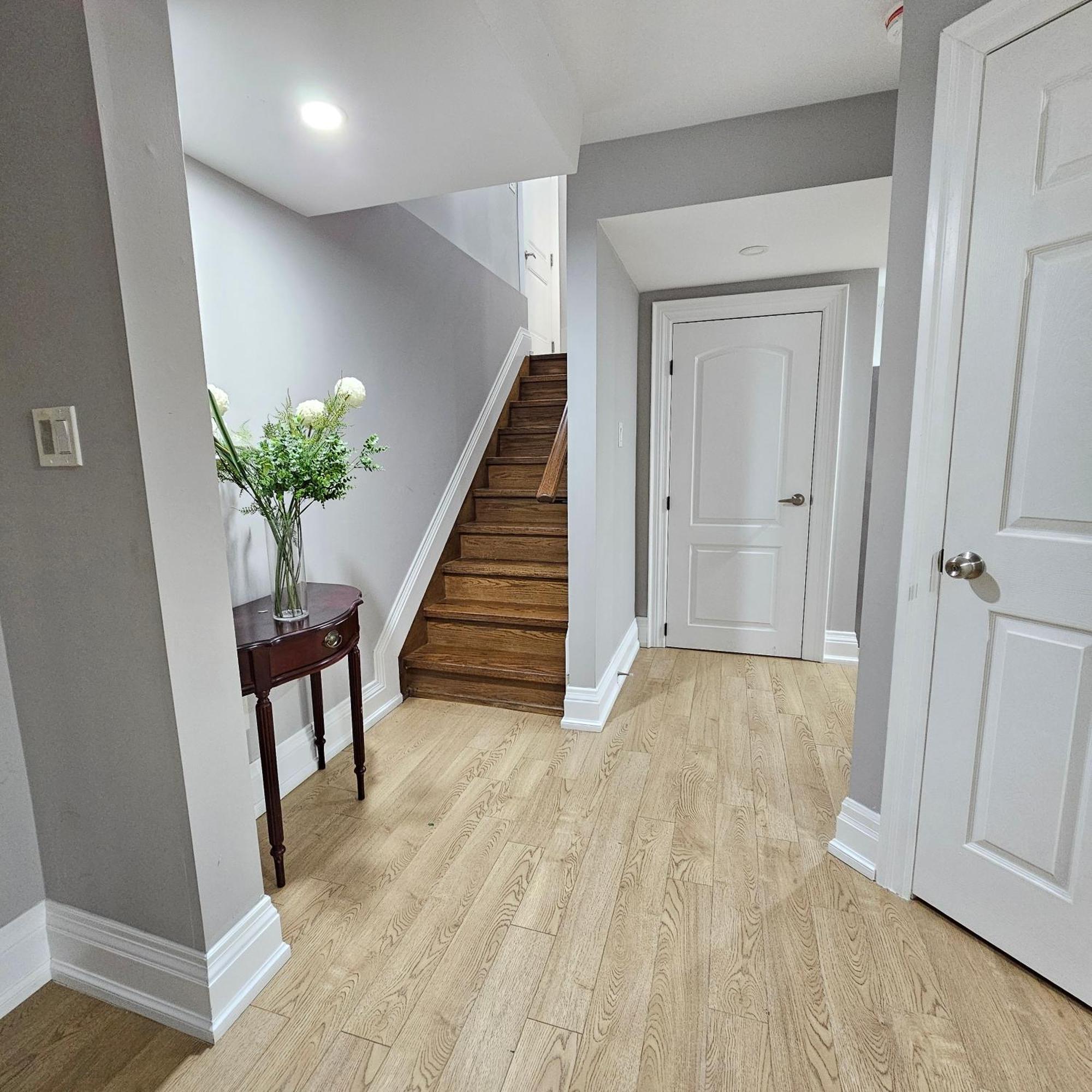 Basement Apartment In Luxury Beach House Toronto Exterior photo